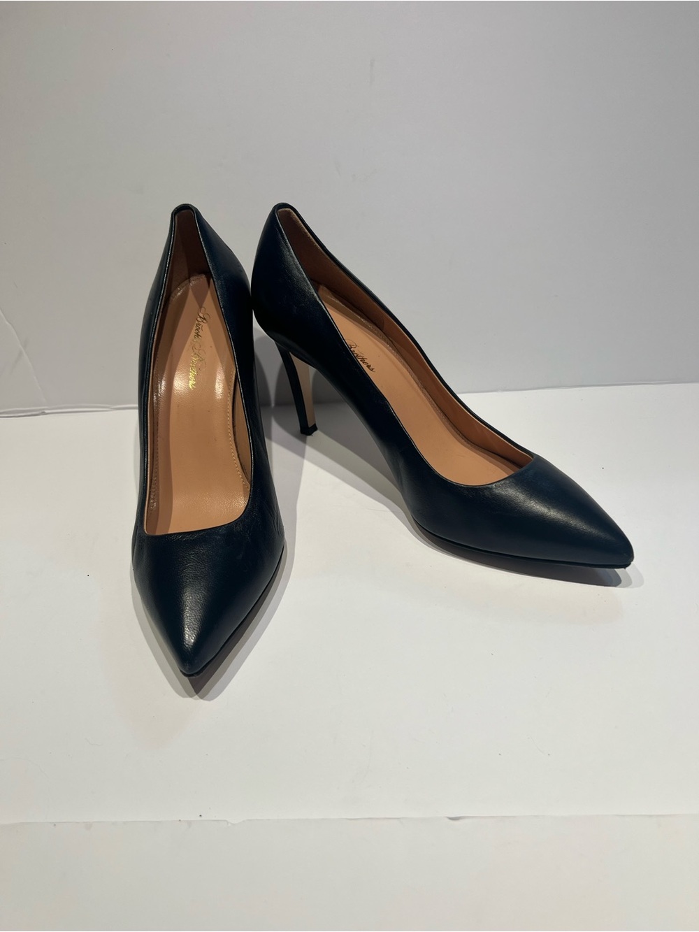 Brooks brothers Classic Black Pointed-Toe Women’s Pumps Sz 9 Made in Italy